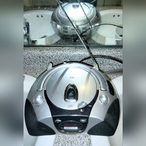 DURABRAND CD-1095 BOOMBOX AM/FM STEREO GOOD SHAPE. CD PLAYER MAY OR MAY NOT WORK